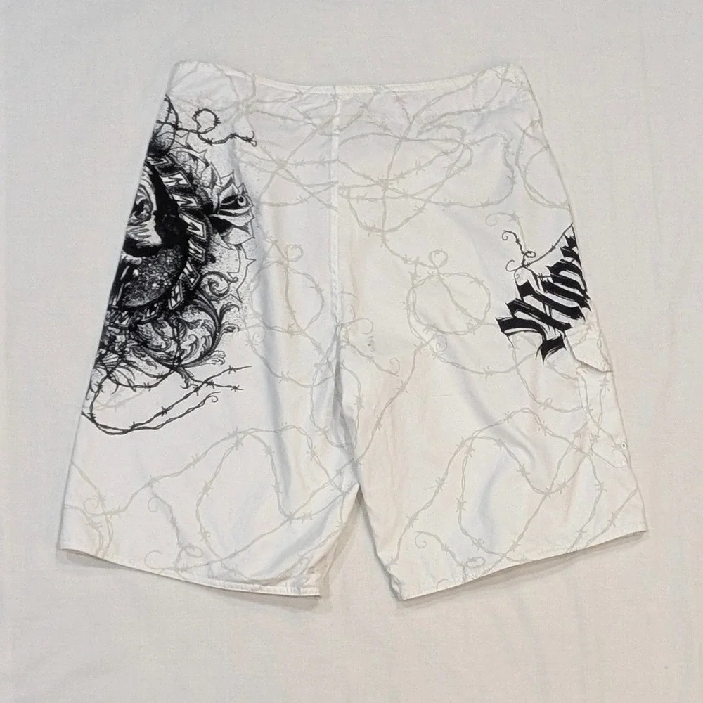 Miami Ink Men's White Skull Barbed Wire Graphic Board Shorts 36 Y2K Tattoo